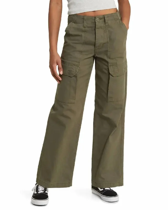Celebrity Style Arroyo Wide Leg Cargo Pants In Grape Leaf