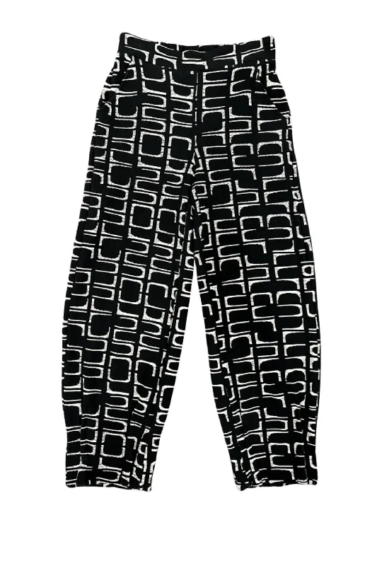 Comfort Fit Textured Pant In Black And White