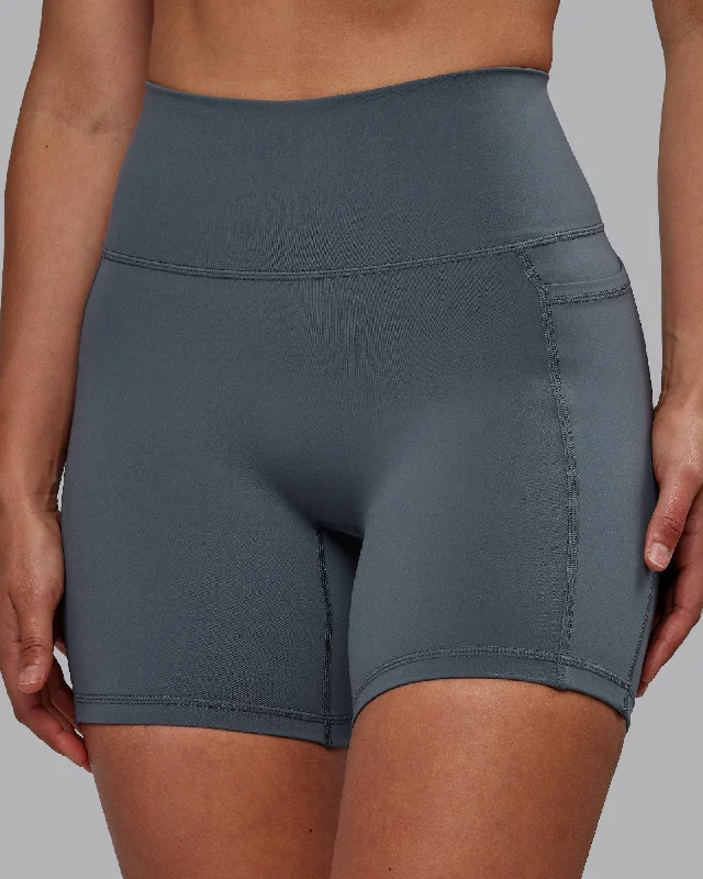 Design Must-have Fusion Mid Shorts with Pockets - Turbulence