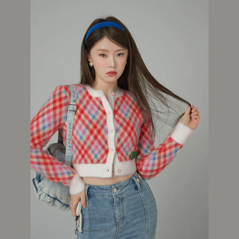 Relaxed Style Smiley Argyle Cropped Knit Cardigan