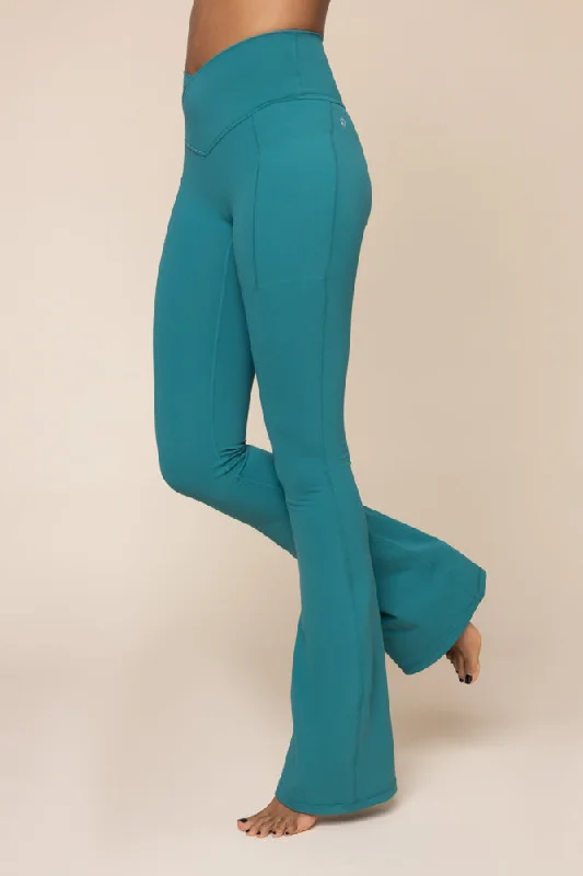 Effortless Style Crisscross Hourglass® Flared Leggings with Pockets - Emerald