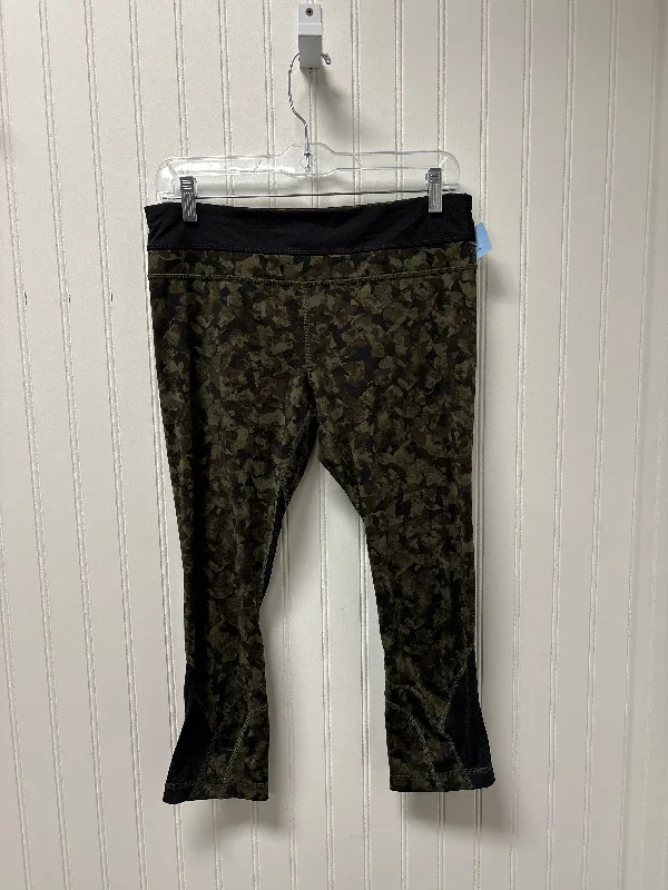 Sports Fashion Athletic Leggings Capris By Lululemon In Camouflage Print, Size: M
