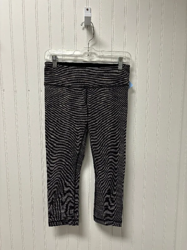 Versatile Items Athletic Leggings Capris By Lululemon In Grey, Size: S